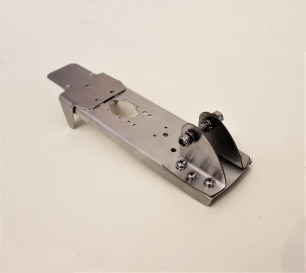 Крепление датчика эхолота Garmin на струбцину