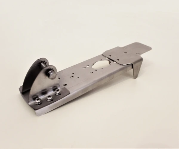 Крепление датчика эхолота Garmin на струбцину